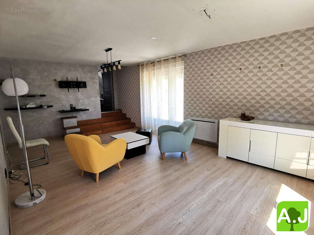 Maison à IVRY-LA-BATAILLE