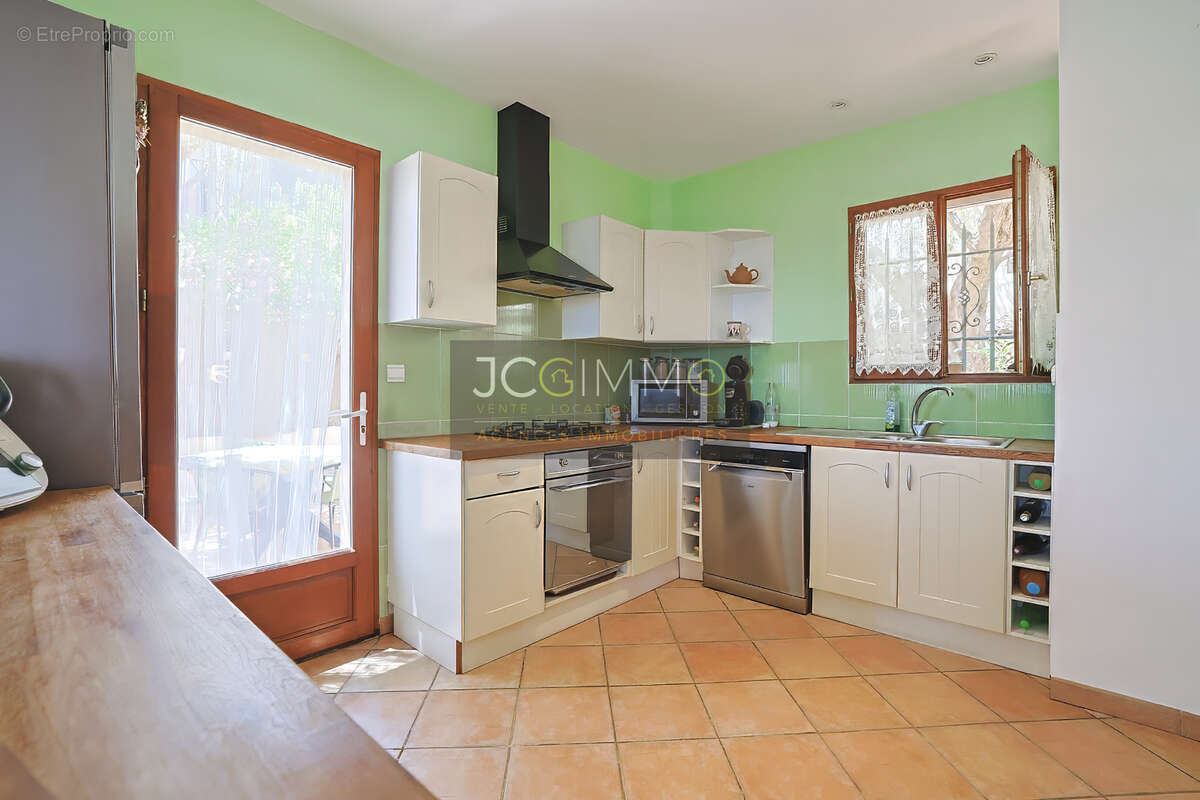 villa individuelle T5 de 117 m2 avec piscine et belle vue dégagée - photo 5