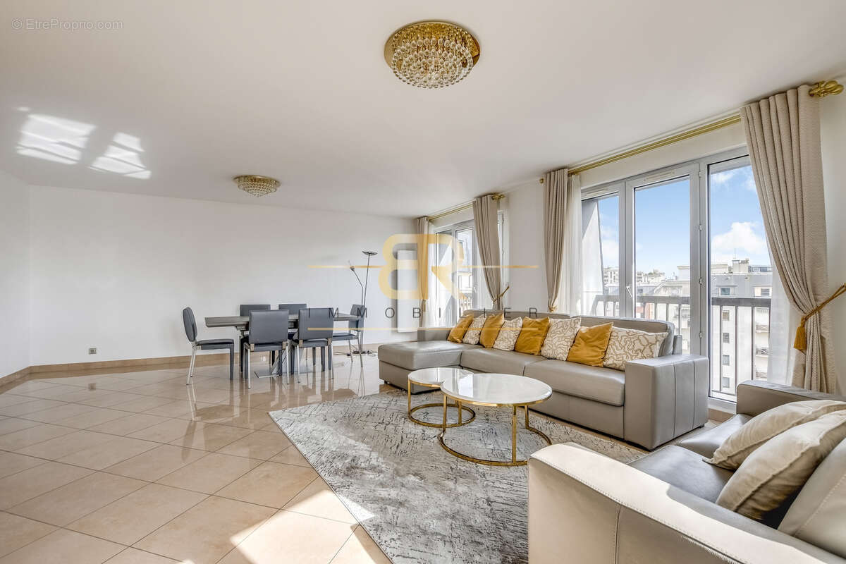 Appartement à CHARENTON-LE-PONT