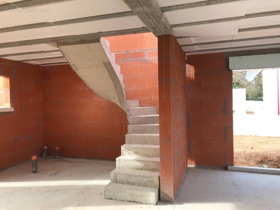 Terrain à SAINT-BRES