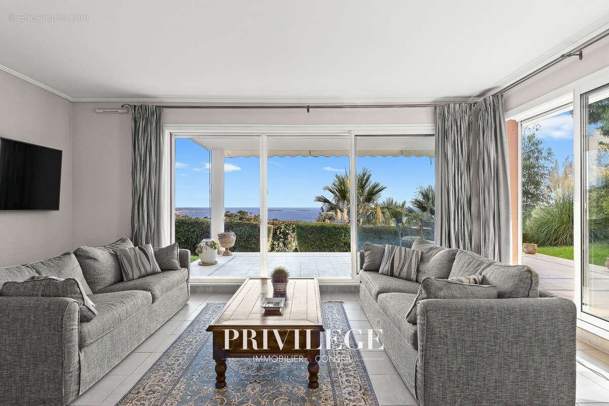 Appartement à MANDELIEU-LA-NAPOULE