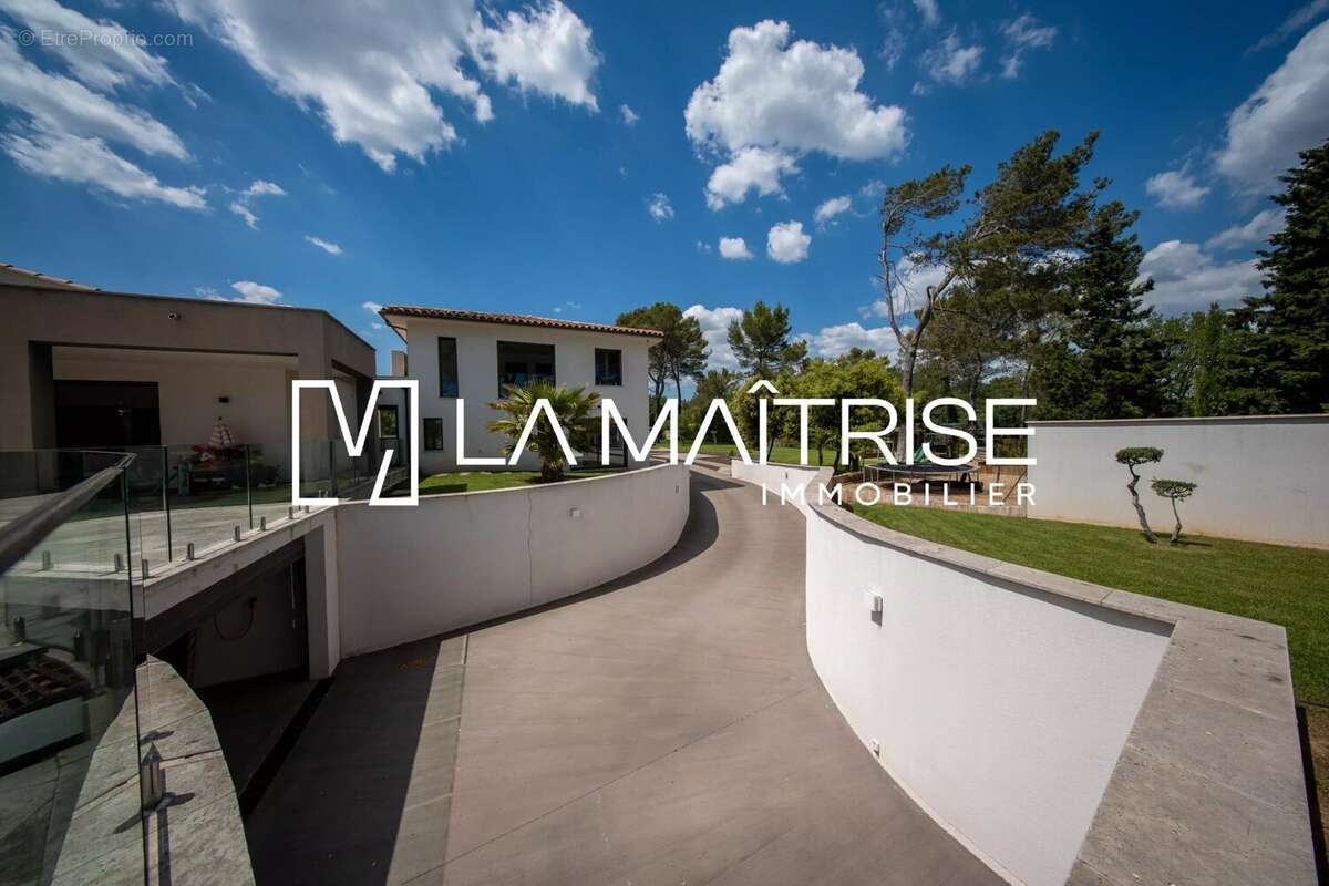 Maison 288 m² à Saint-Maximin-La-Sainte-Baume  - photo 7