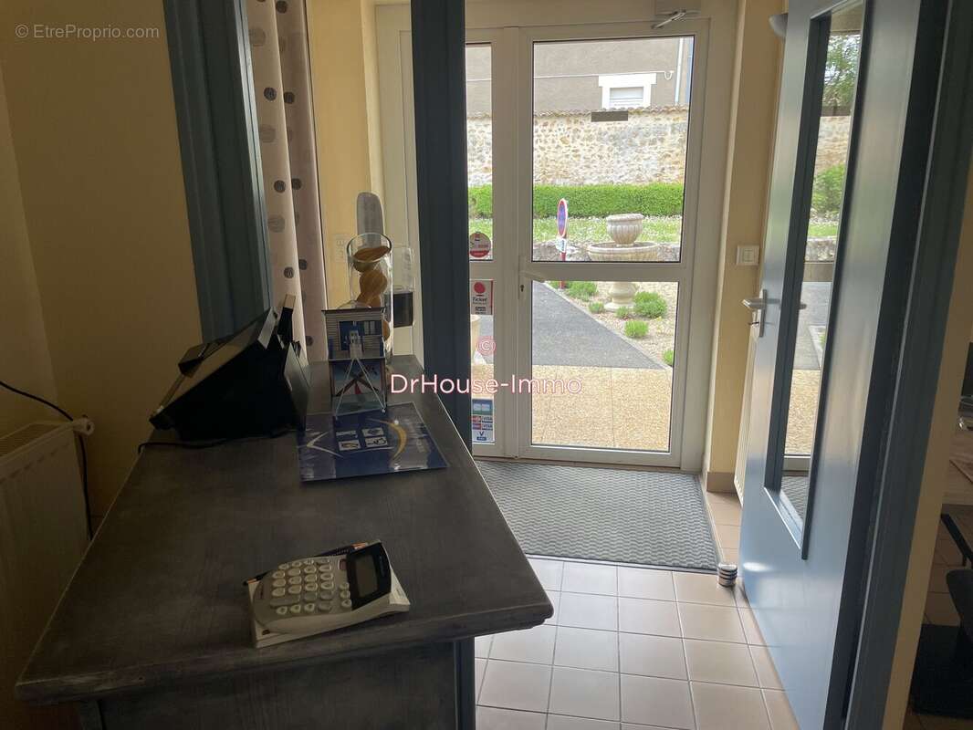 Commerce à SAINT-ADJUTORY