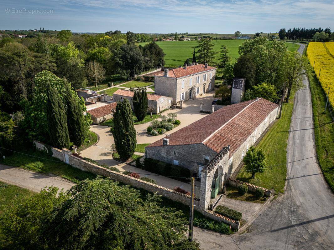 Maison à FONTENAY-LE-COMTE