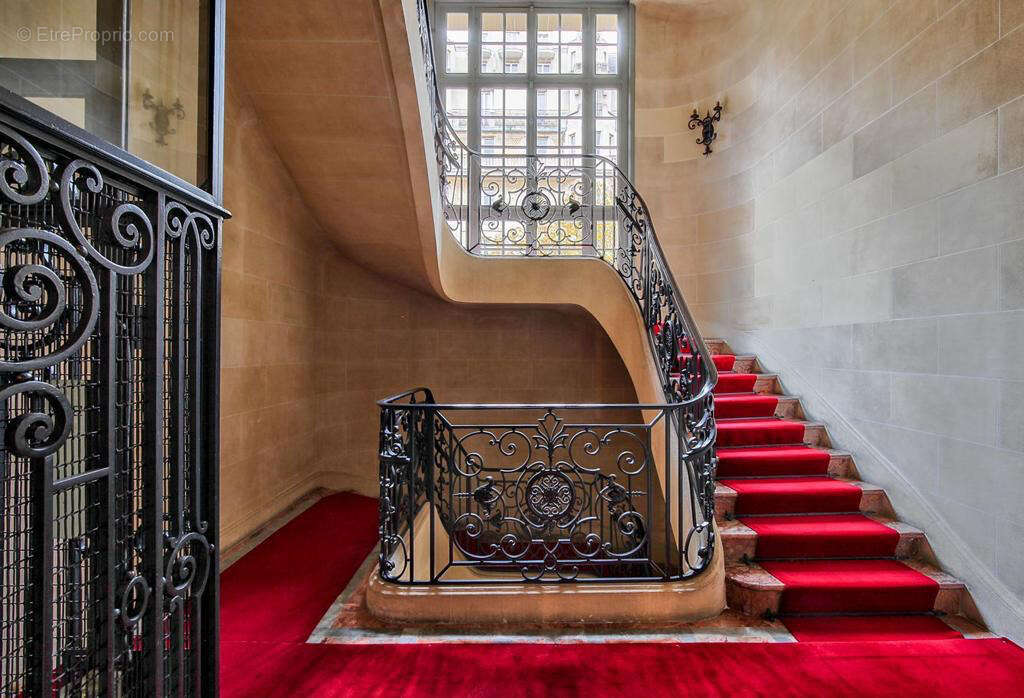 Appartement à PARIS-7E