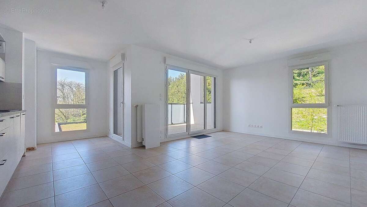 Appartement - 3 Chambres - Cave - Balcon - Garage en sus - Proche commodités - Au calme absolu - photo 4