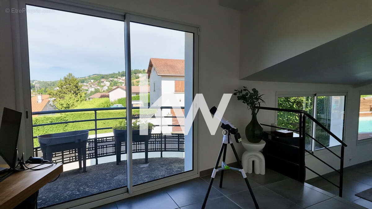 Maison 170 m² à Le Chambon-Feugerolles  - photo 8