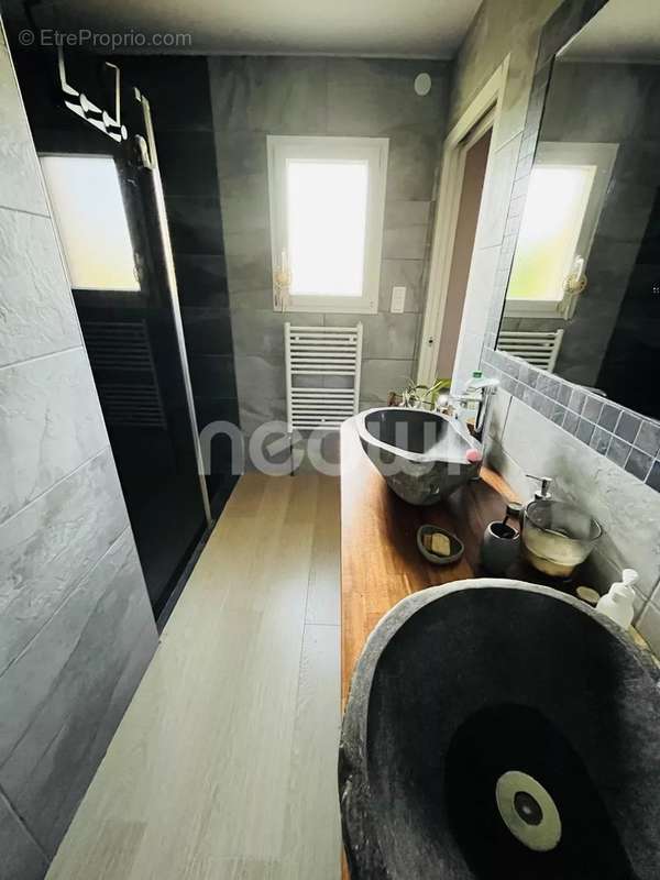 Maison à SAINT-AGOULIN