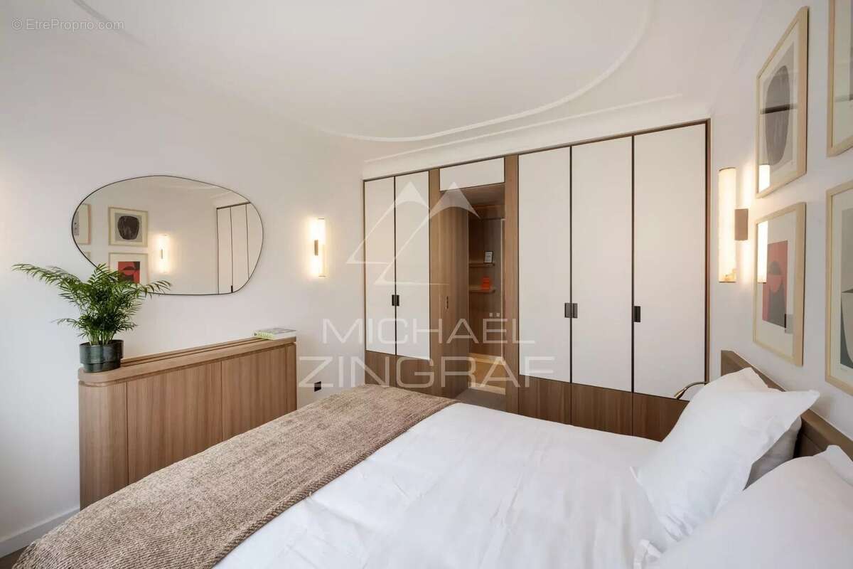 Appartement à PARIS-16E