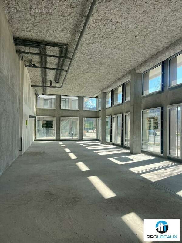 Autre à LE PONT-DE-CLAIX