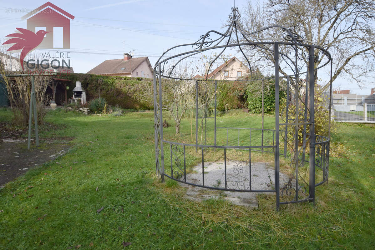 Maison à VIEUX-CHARMONT