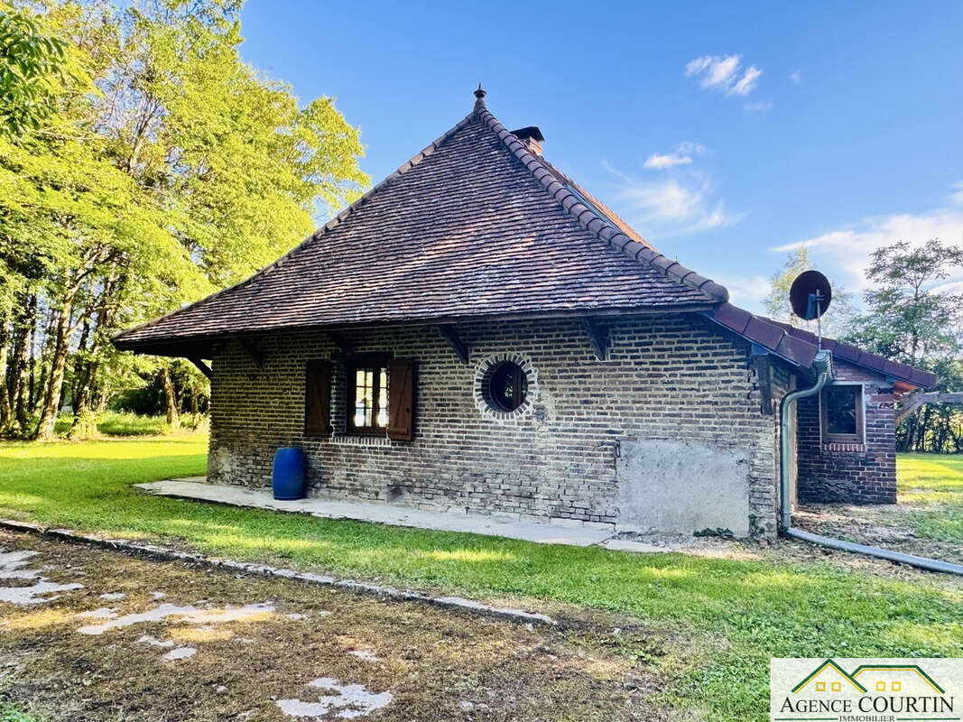 Maison à FRANGY-EN-BRESSE