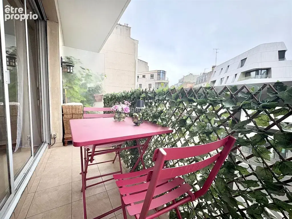Metro commerce / appartement familial / immeuble recent de standing / 3 chambres / balcon / cave / - photo 3