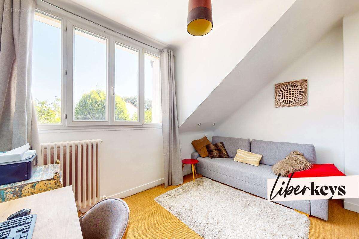 Maison 127m² avec piscine, jardin, terrasse, sous-sol et double parking à Gagny - photo 8