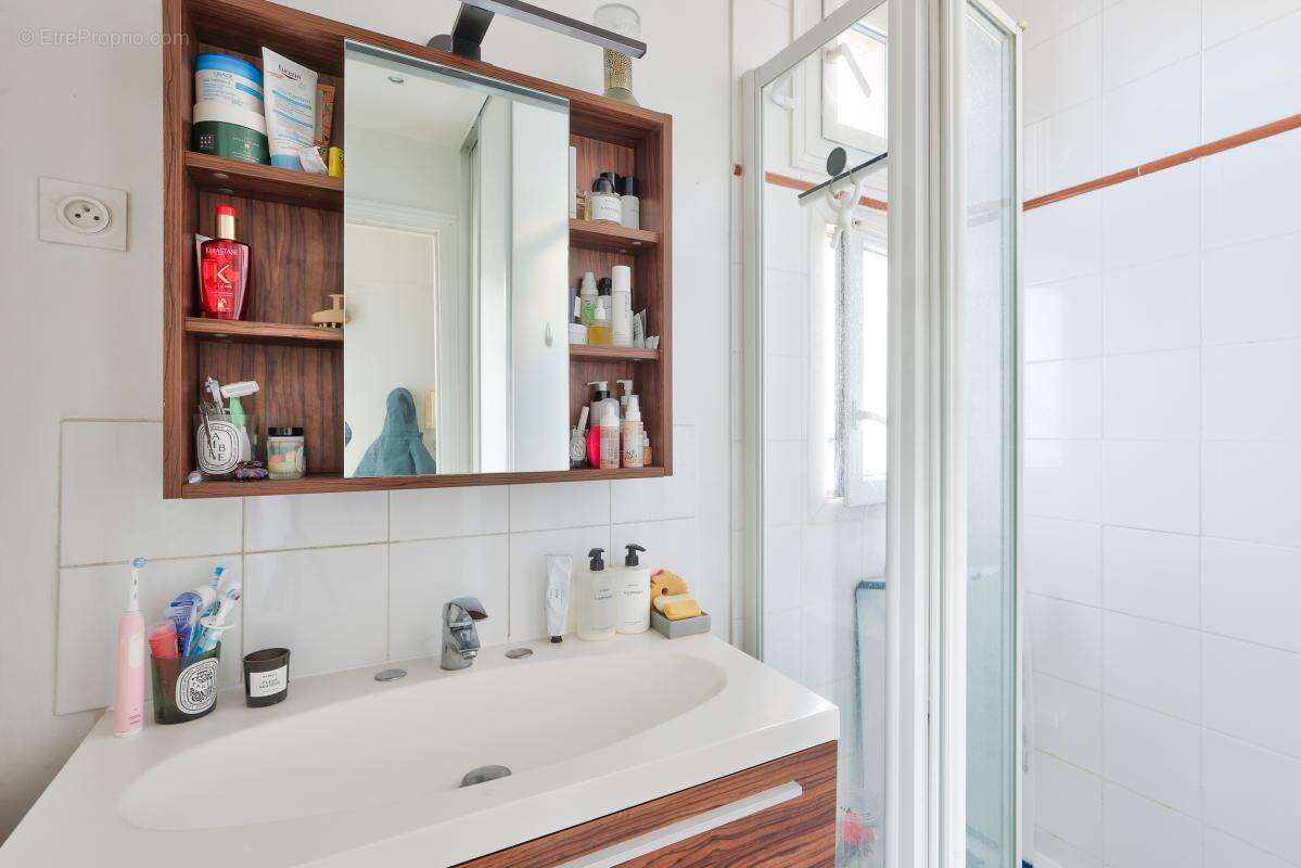 Appartement à LEVALLOIS-PERRET