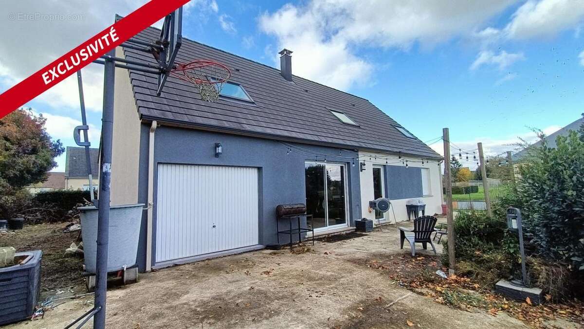 Maison à SAINT-CALAIS-DU-DESERT