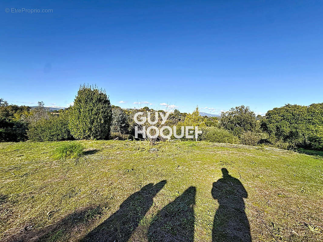 Terrain à LA ROQUETTE-SUR-SIAGNE