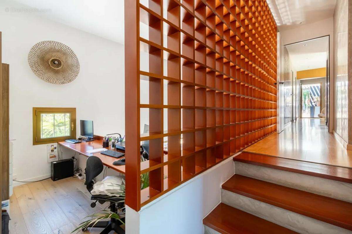 Maison de 8 pièces de 235 m² à Sanary-sur-Mer - photo 10