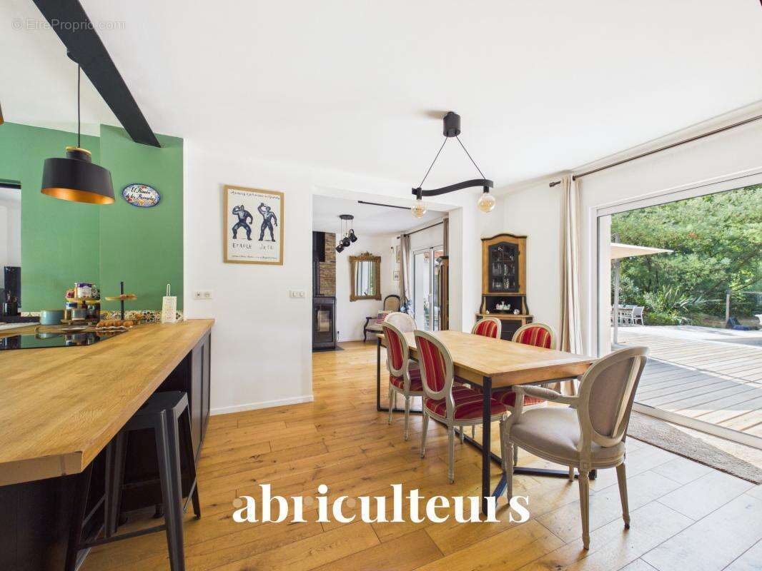 Belle maison idéale pour la famille avec grand jardin, terrasse et piscine en vente à Sautron (44880) - photo 6