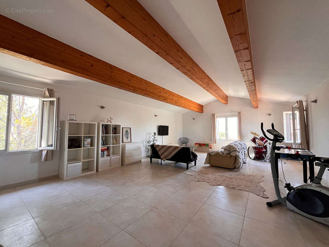 Maison Cabrieres D Avignon 7 pièce(s) 258 m2 - photo 14