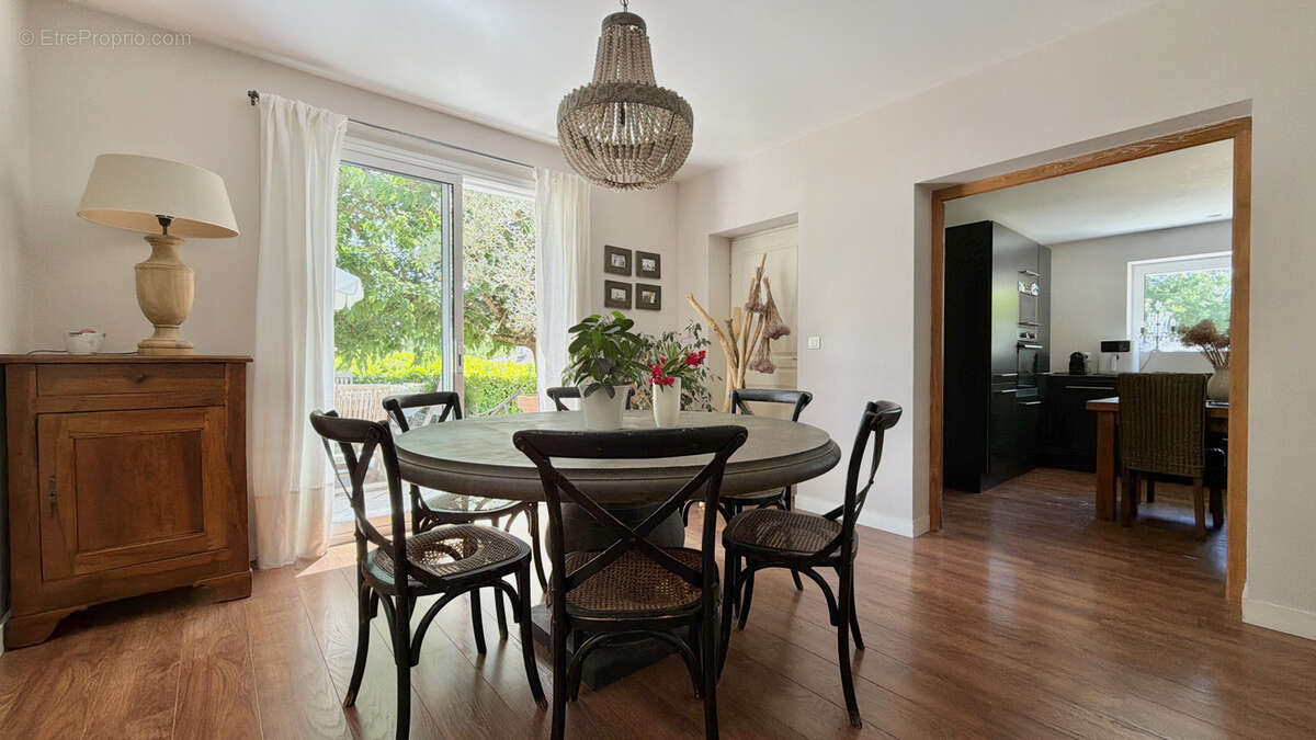 Maison contemporaine avec piscine et jardin - photo 10