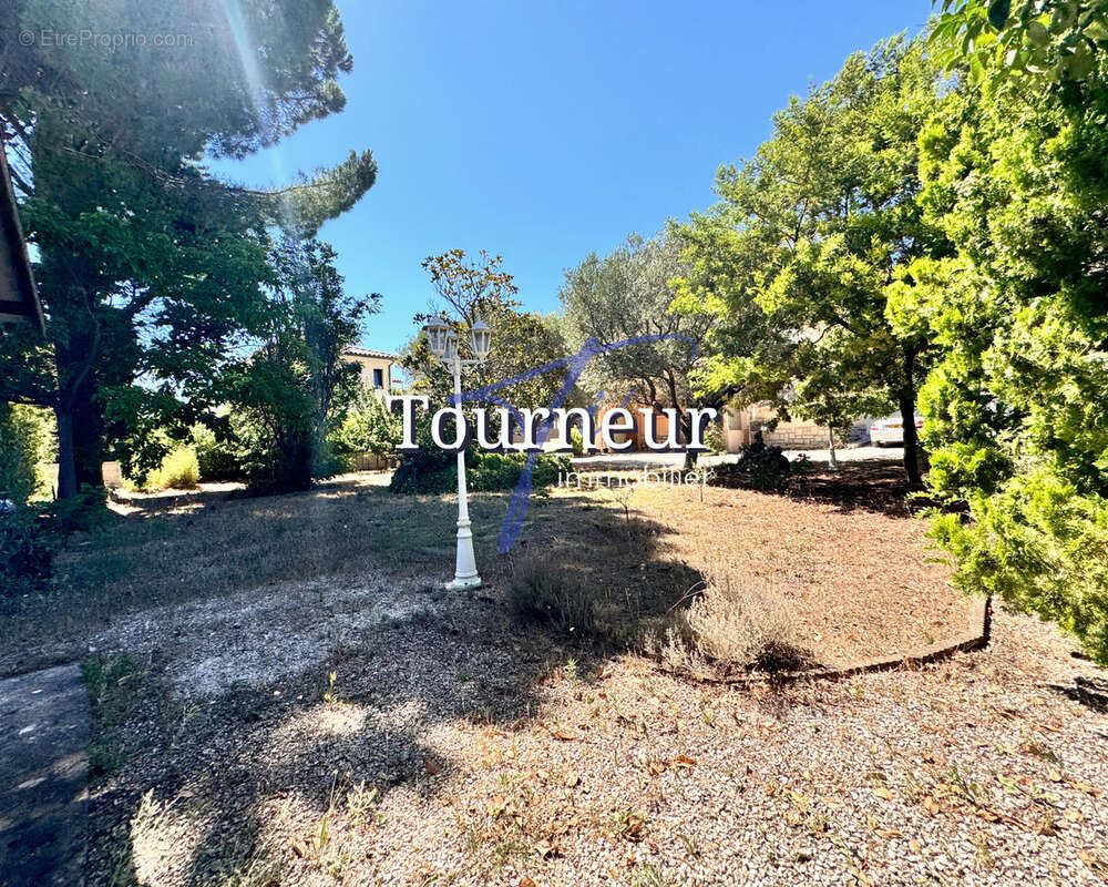 Rare sanary hypercentre villa de 151m2 sur 1288m2 de terrain au calme absolu - photo 6