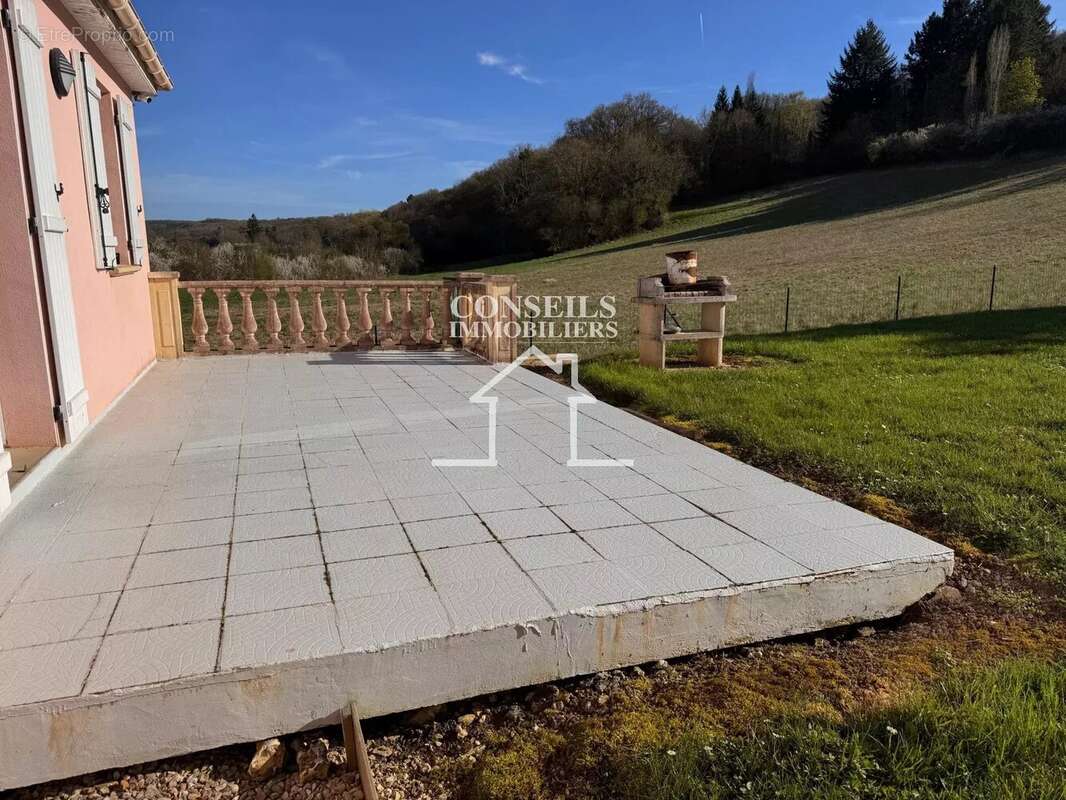 Maison à VILLENEUVE-SUR-YONNE