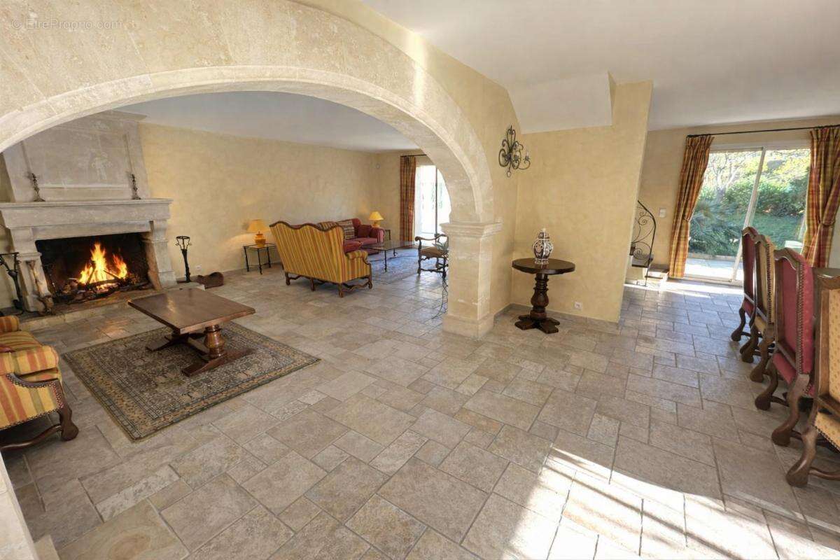 St Victoret - Propriété de 429 m² avec dépendances, piscine, pool house - photo 5