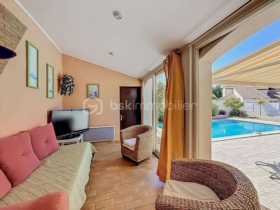 *** magnifique villa t7 de 222 m² avec piscine - castries *** - photo 8