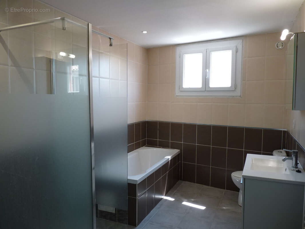 Maison à JONQUIERES-SAINT-VINCENT