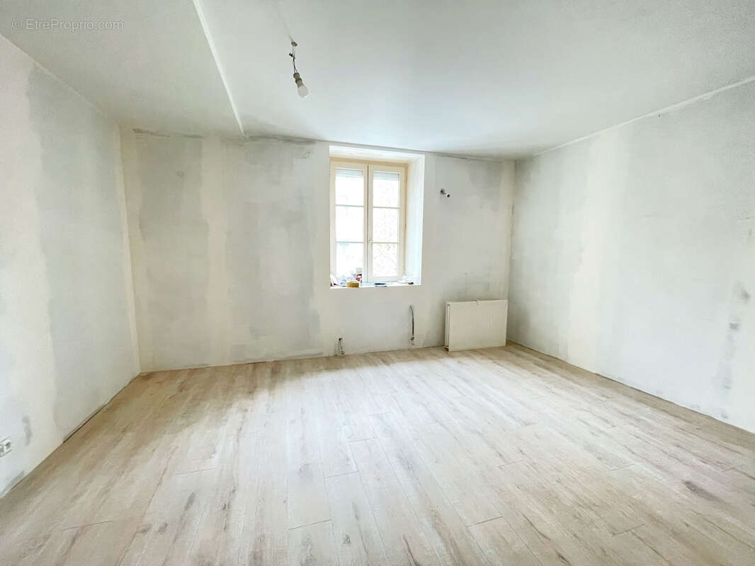 Maison à ORLIENAS