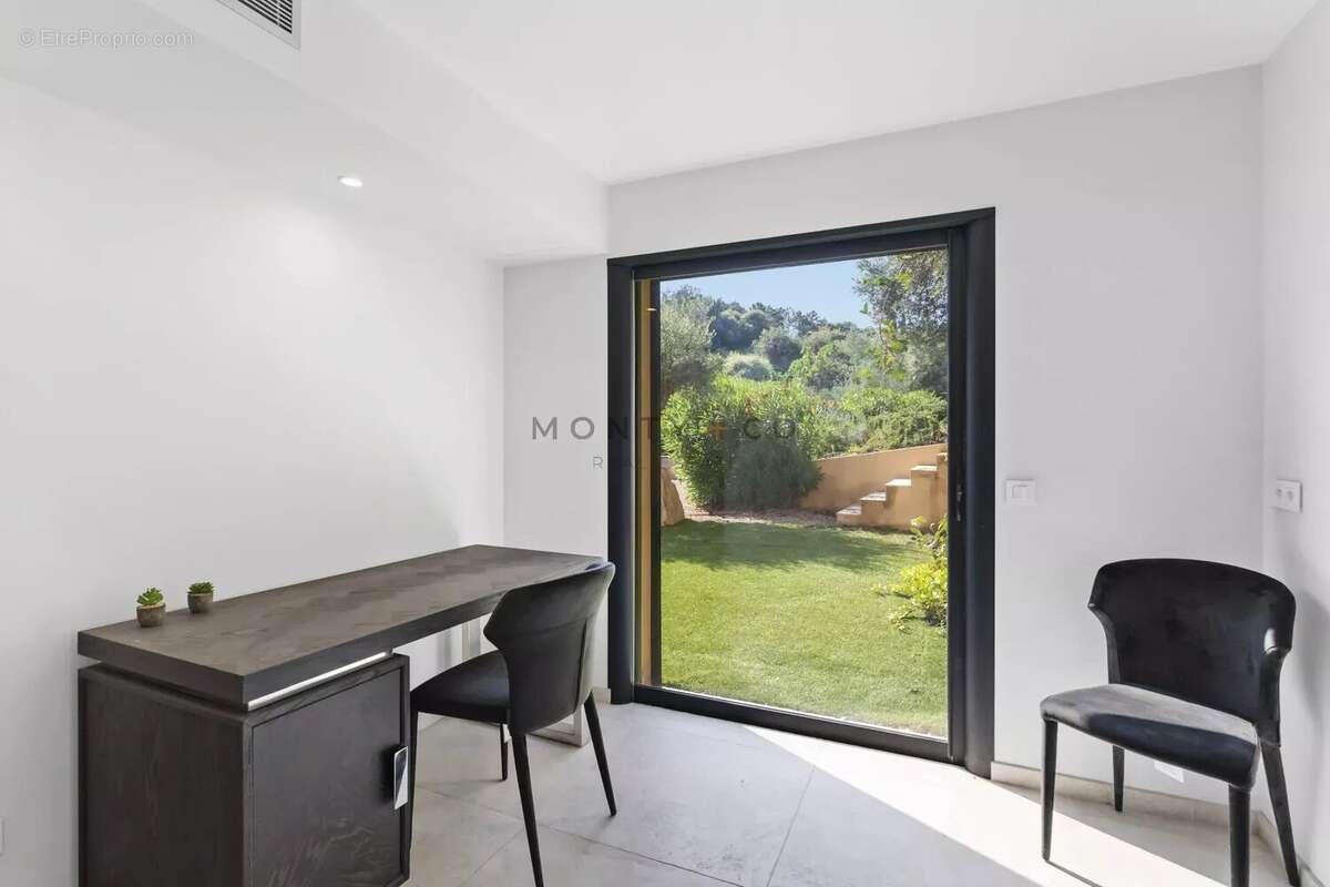 Villa contemporaine avec vue mer à vendre dans le domaine privé de Beauvallon Bartole, Grimaud - photo 15