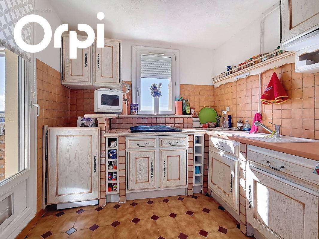 Appartement à SOLLIES-PONT