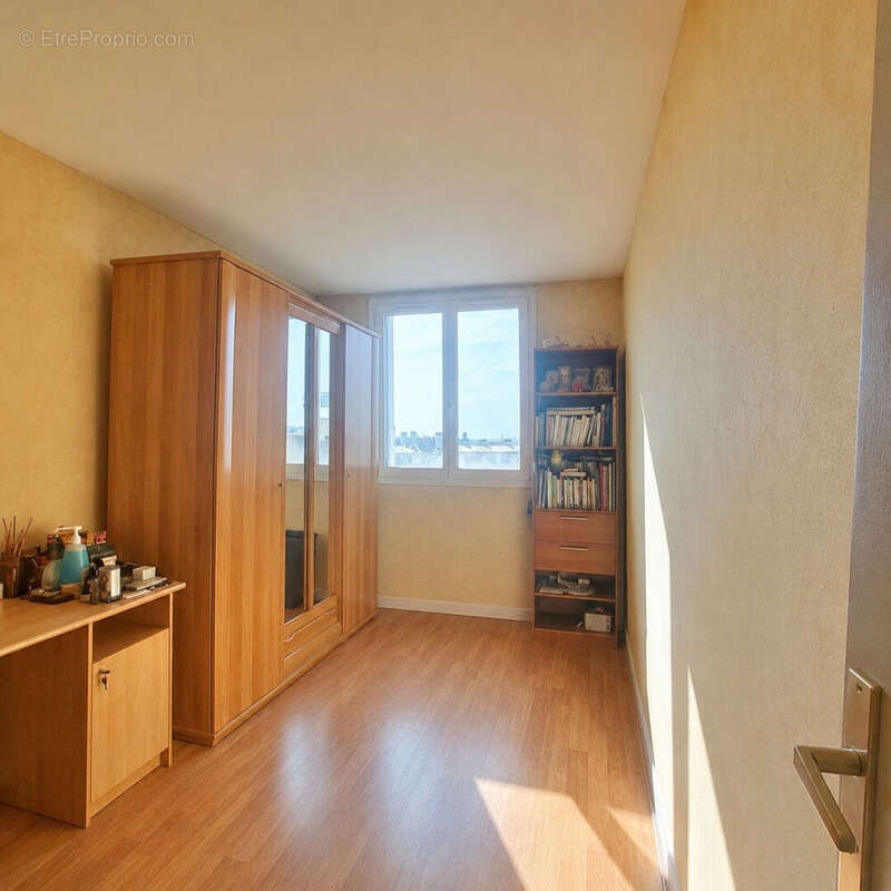 4 pièces Rue Guy Moquet 94500 - photo 3