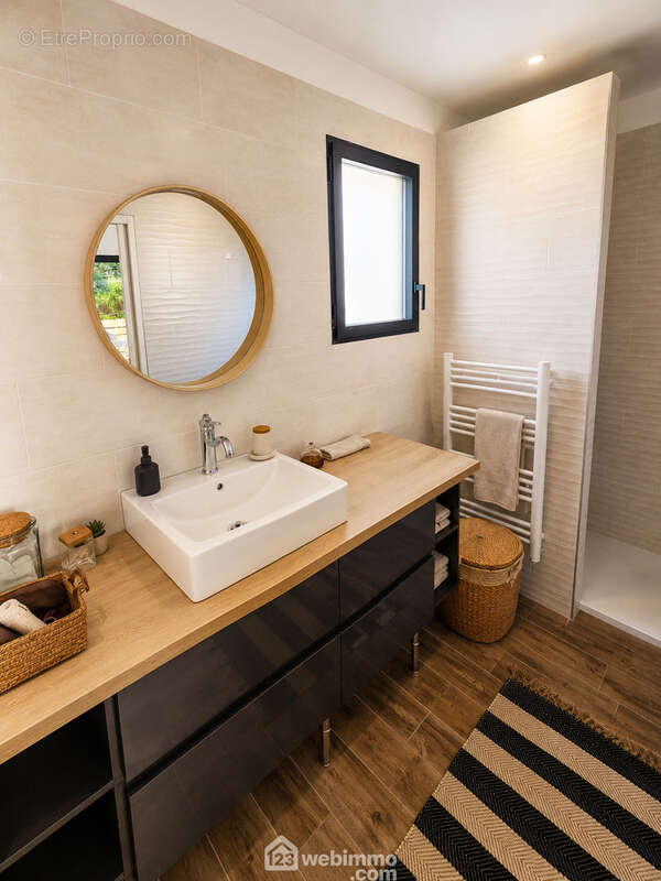 Salle d'eau de la chambre parentale - Maison à SETE