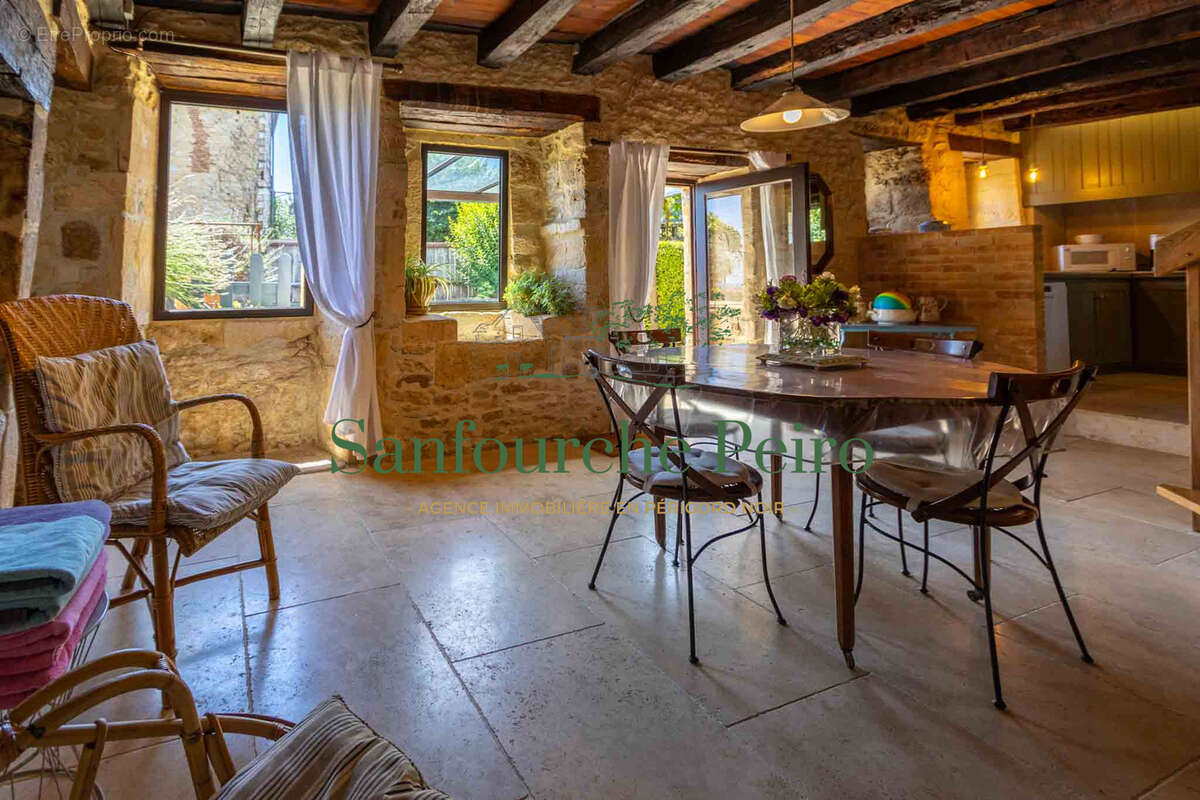 Maison à BEYNAC-ET-CAZENAC
