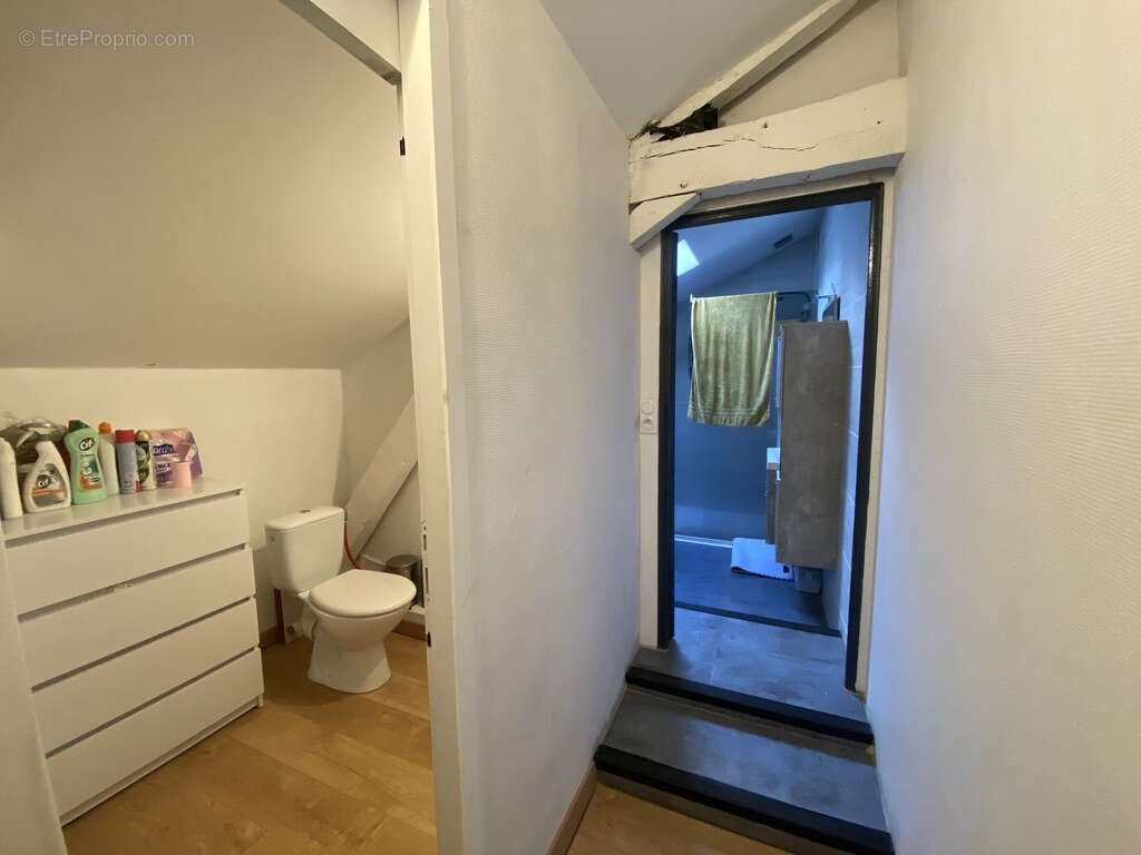 Maison rénovée avec grange attenante et cour - photo 7