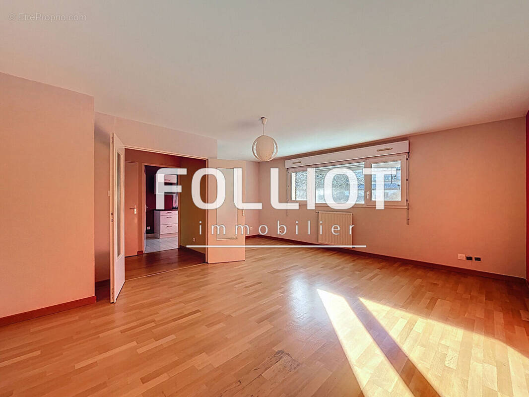 Appartement à FOUGERES