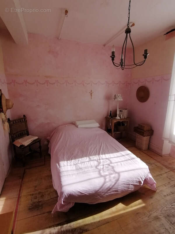 Maison à VILLEMAGNE