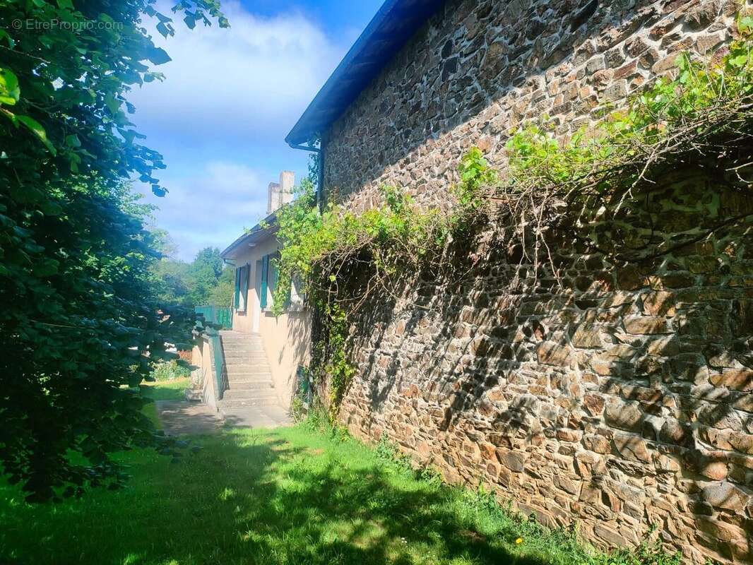 Maison à Oradour-Sur-Vayres  - photo 2