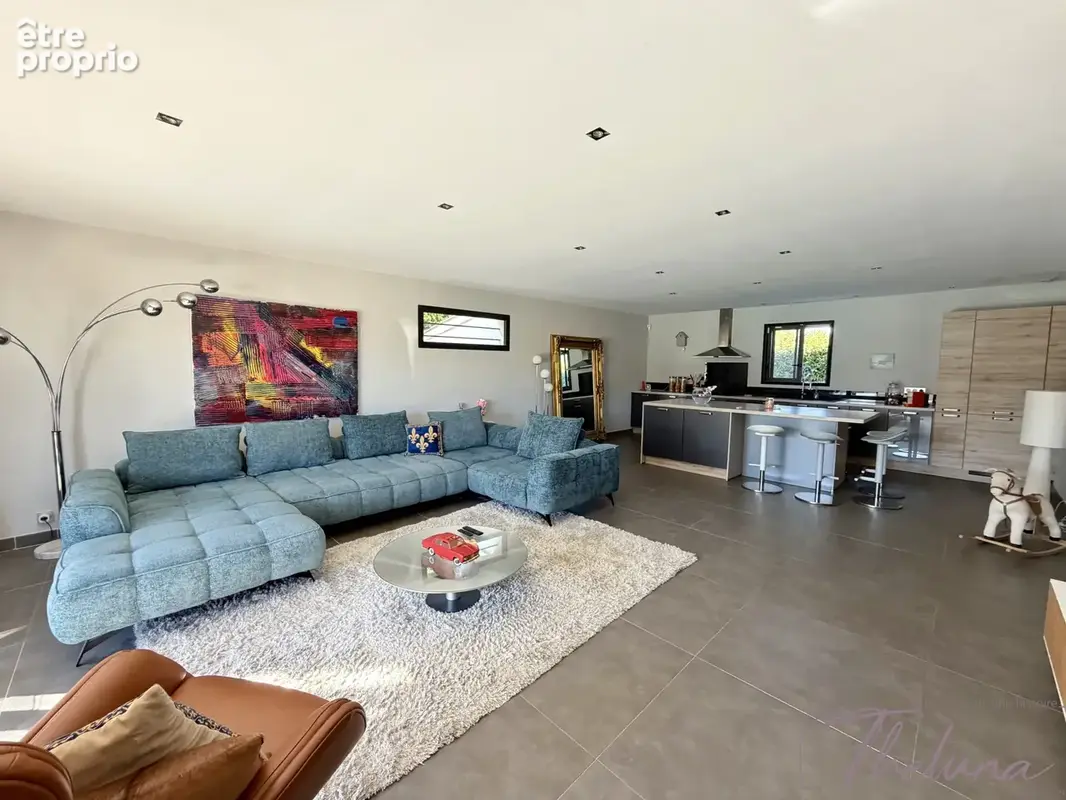 COMPS   Villa contemporaine de plain-pied de 110 m2 avec piscine, pièce de vie de 55 m2 et vue dégagée - photo 3
