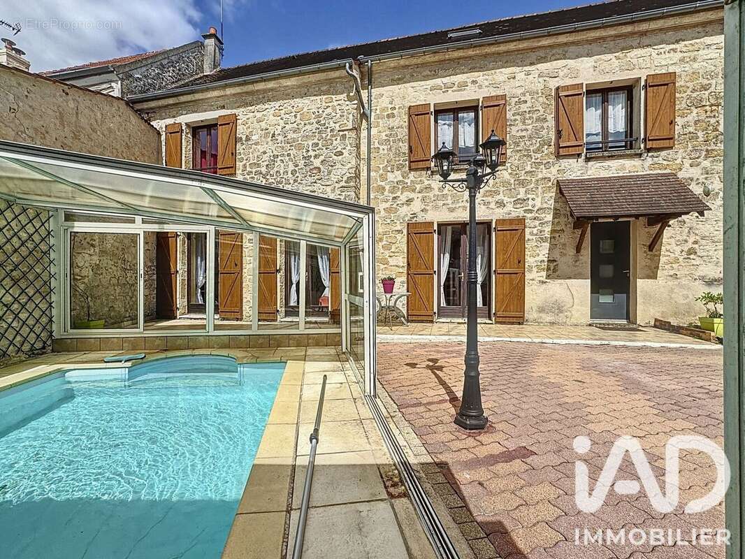 Maison 246 m² à Cormeilles-En-Vexin  - photo 2