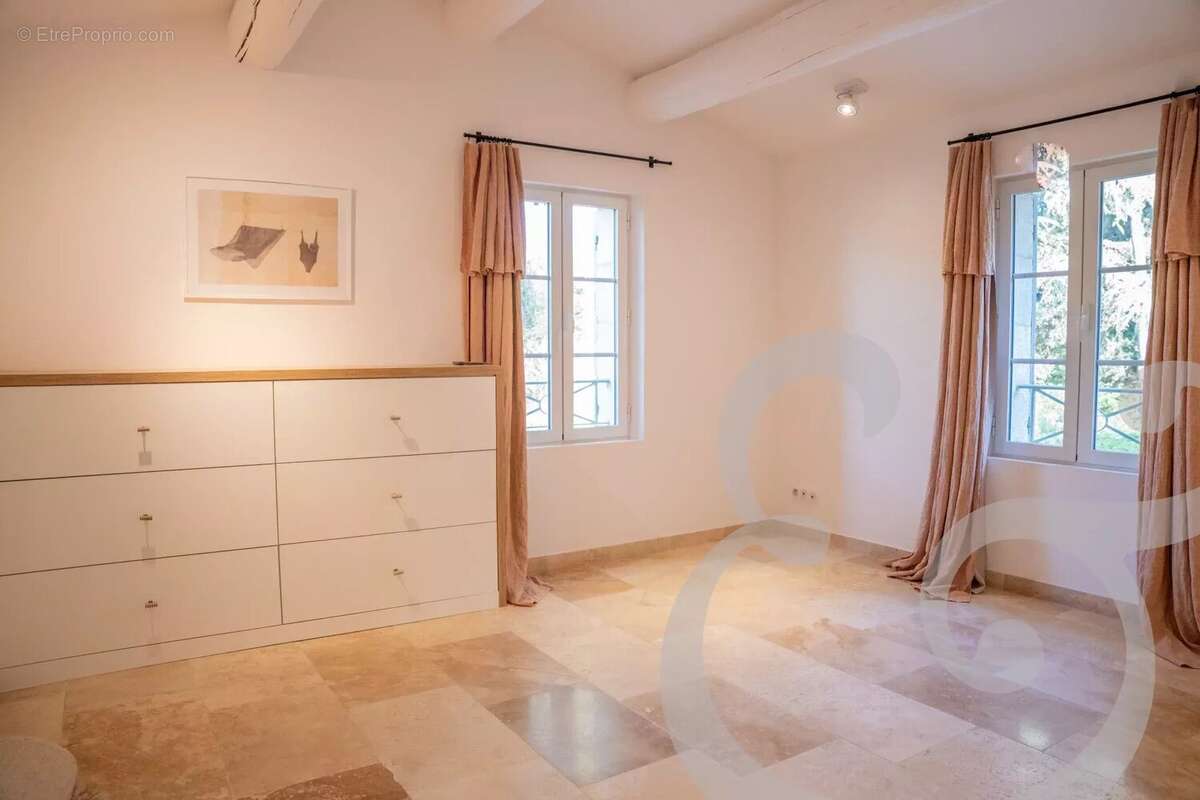 Maison à MAS-BLANC-DES-ALPILLES