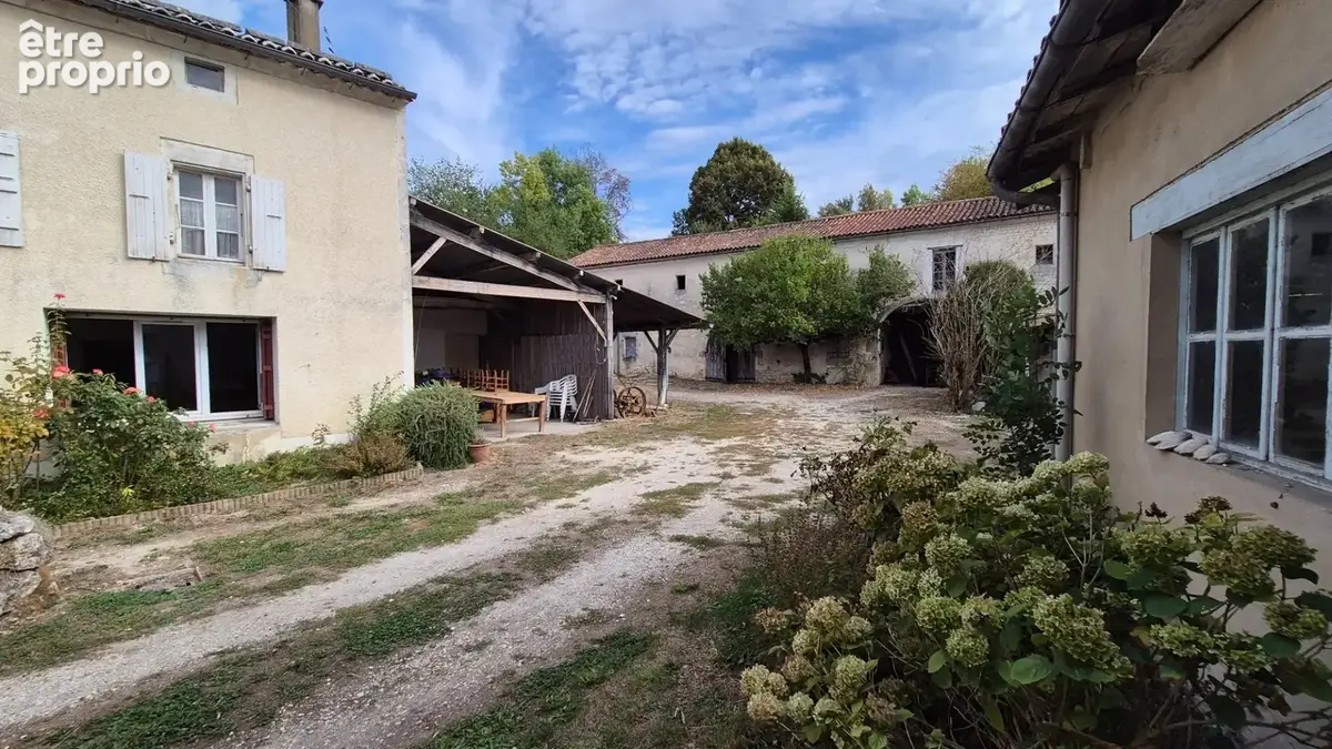 Corps de Ferme à rénover de 500 m2, proche commerces, beaucoup de dépendances - photo 13