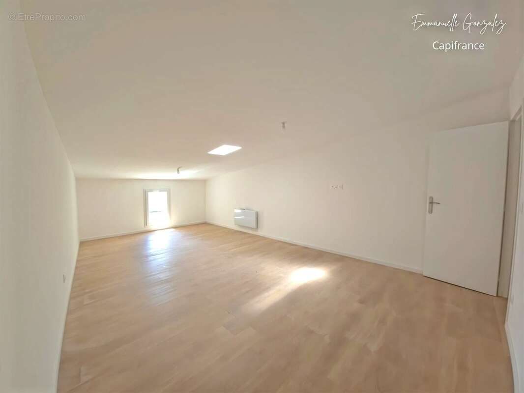 Maison de caractère entièrement rénovée 200m² avec 5 chambres ROUJAN (34) - photo 16