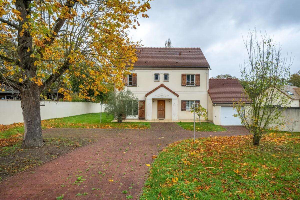 Maison à SAINT-LEGER-EN-YVELINES