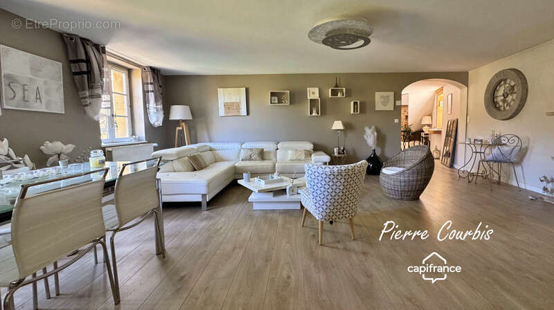 Maison à POUILLY-LE-MONIAL