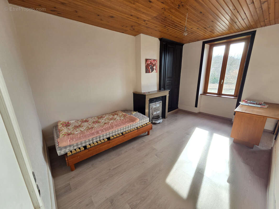 Maison à CLONAS-SUR-VAREZE