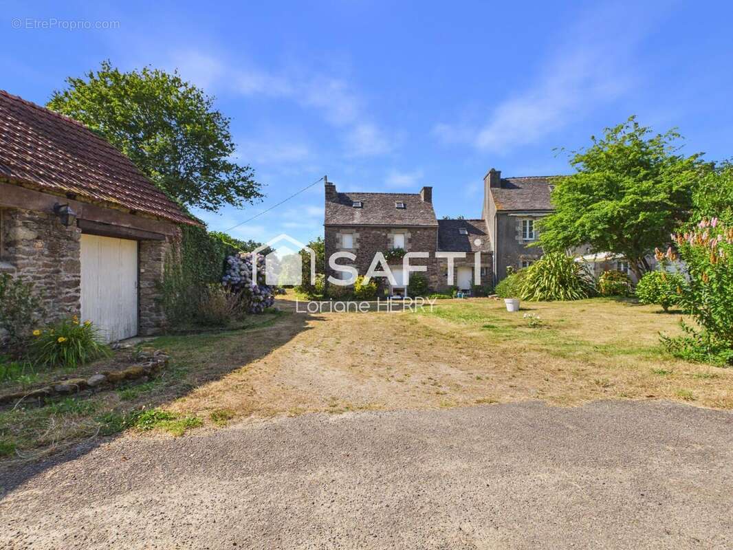 Maison 205 m² à Guimiliau  - photo 3