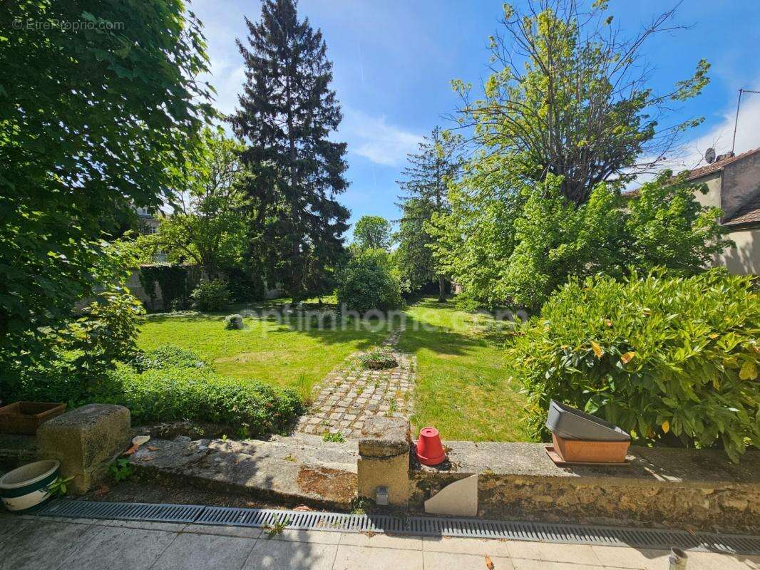 Maison 8 pièces de 235 m² habitables avec jardin et garage à vendre à Triel sur Seine (78) - photo 2